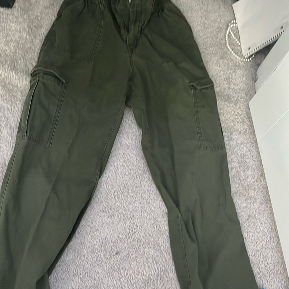 green aeropostal cargos